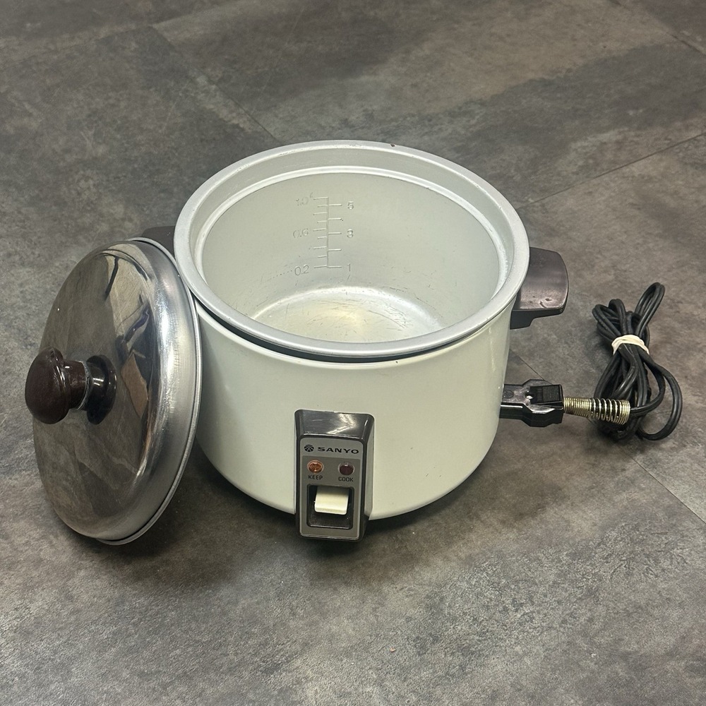 SANYO EC-050 Automatic 5-Cup Rice Cooker & Steamer Vintage Appliance